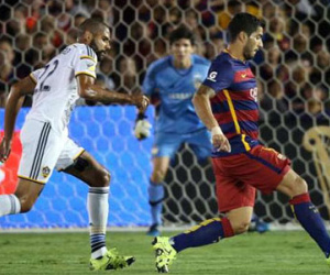 Suarez lập công, Barca đánh bại đội bóng của Gerrard