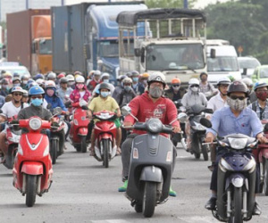 Bộ trưởng Thăng kiến nghị tạm dừng thu phí đường bộ từ năm 2016
