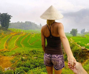 Bức ảnh cặp đôi đội nón lá trước ruộng bậc thang gây sốt