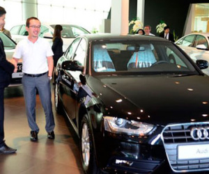 Đổ hàng tỉ USD nhập xe sang
