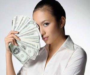 Vợ đi xuất khẩu lao động, chồng ở nhà mang hết tiền cho gái