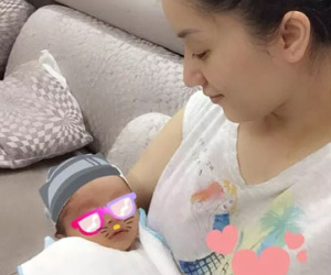 Khánh Thi đưa con trai mới sinh đi cấp cứu giữa đêm khuya