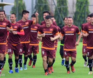 Tuyển thủ Việt tập luyện trước trận gặp Man City