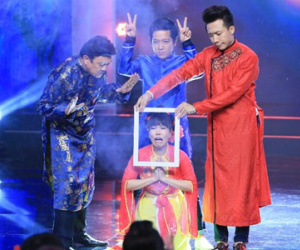 Việt Hương "vái lạy" Trấn Thành, Trường Giang xin tái giá