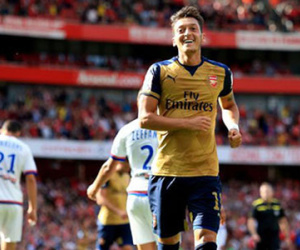 Arsenal 6-0 Lyon: Oezil và đồng đội "đánh tennis" ở Emirates Cup