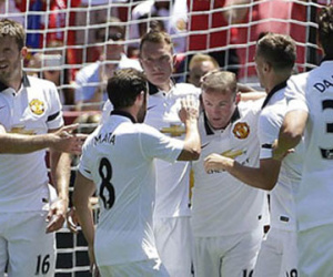Rooney, Lingard, Januzaj giúp M.U hạ Barca 3-1 để rộng đường vô địch ICC