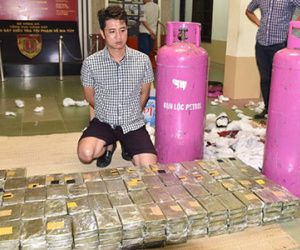 490 bánh heroin được giấu trong bình gas thế nào?