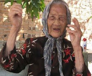 Bà má huyền thoại từ trần