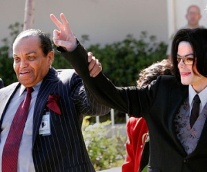 Bố của Michael Jackson bị đột quỵ trong ngày sinh nhật thứ 87