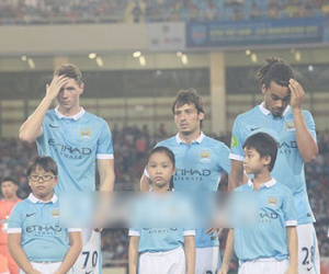 Sao Man City nhấp nhổm, ngơ ngác vì... diễn văn siêu dài của BTC