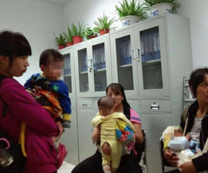 Sốc với thu nhập khủng của các “bà mẹ ăn xin”