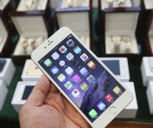 Triệt phá nhà máy Apple giả, tịch thu 41.000 iPhone nhái