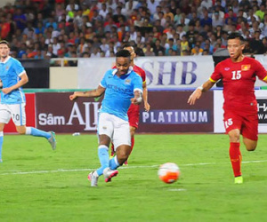 Từ sự kiện Man City đến Việt Nam: Bầu Hiển “chịu đòn” thay VFF?