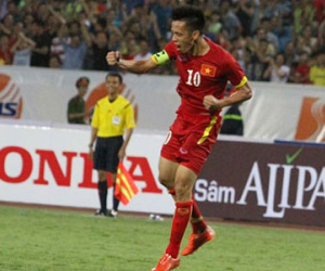 Văn Quyết chia tiền thưởng cho cả đội tuyển Việt Nam