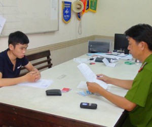 Bốn sinh viên đăng tin giả, lừa tiền tỷ