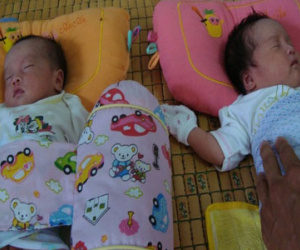 Chồng không có tinh trùng, vợ sinh 2 con kháu khỉnh