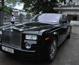 Chúa đảo Tuần Châu ủng hộ Rolls Royce Phantom cho nạn nhân lũ Quảng Ninh