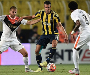 Lượt đi vòng sơ loại thứ 3 Champions League: Van Persie & Nani nhạt nhòa ở Fenerbahce