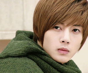 Bạn gái cũ Kim Hyun Joong tiết lộ sự thật gây sốc qua đoạn tin nhắn mới