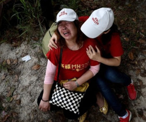 Thân nhân hành khách MH370 hồi hộp trước tin về mảnh vỡ