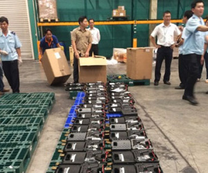 Bắt nóng lô vũ khí cực lớn nhập lậu tại sân bay Tân Sơn Nhất