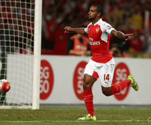 Walcott trở thành cầu thủ lãnh lương cao nhất Arsenal
