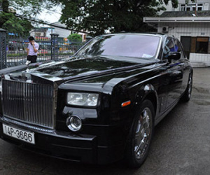 Khởi giá 9 tỷ xe Rolls-Royce ủng hộ đồng bào Quảng Ninh