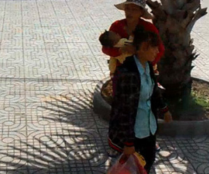 3 bà cháu đi khám bệnh bị đuổi xuống xe buýt vì dám ngồi ở lối đi?