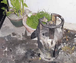 Cháy phòng trọ, thanh niên liều mình mang bình gas cháy sém ra ngoài