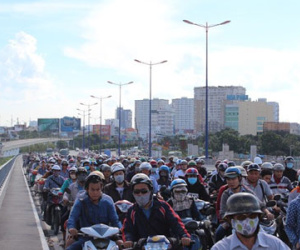 Gây tai nạn trên cầu Sài Gòn, tài xế xe ba gác rồ ga bỏ trốn