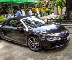 Siêu xe Audi R8 V10 mui trần biển đẹp xuất hiện ở Sài Gòn