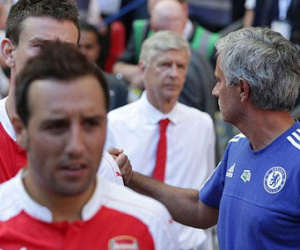 Wenger ngó lơ, hai lần không bắt tay Mourinho