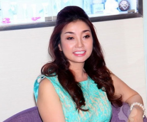 Bí ẩn về Hoa hậu Việt Nam bỏ showbiz vì bị đồn nhiễm HIV