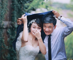 Bộ ảnh cưới "dưới trời mưa bão" độc - đẹp và lạ mắt của cặp đôi Hà thành