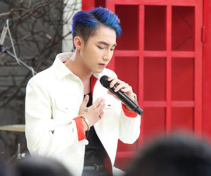Gần 15.000 người xem buổi hát live "chưa từng có trong lịch sử" của Sơn Tùng
