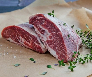 Soi đặc sản thịt lợn đen giá choáng váng, chục triệu đồng/kg