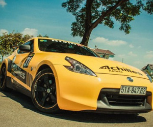 Xe thể thao Nissan 370Z độ cánh gió sợi carbon ở Sài Gòn
