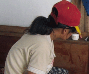 Đốt đuốc truy lùng 9x nghiện “phim đen”, cưỡng hiếp bé gái