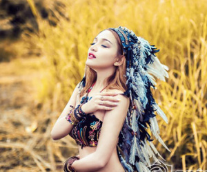 Hotgirl Hà Thành đi Limousine 28 tỷ lại "gây sốt" với bộ ảnh thổ dân