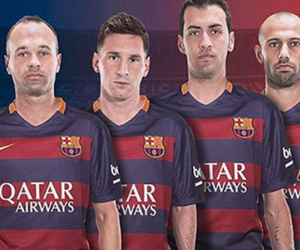Vượt qua Messi, Iniesta nhận băng đội trưởng Barca thay Xavi