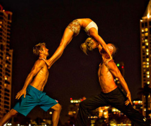 Giới trẻ thế giới rộ mốt khoe ảnh tập yoga