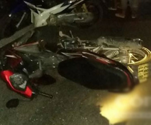 "Xế hộp" đâm xe máy trong đêm, nam thanh niên nguy kịch