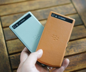BlackBerry P9982 siêu sang thêm 2 màu mới về Việt Nam