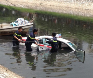 Người lái xe taxi lao xuống sông Tô Lịch là... chủ quán trà đá