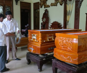 Hai quan tài cha con trong ngôi biệt thự ở Quảng Trị