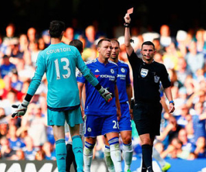 Courtois nhận thẻ đỏ, Chelsea bị chia điểm ngay trên sân nhà