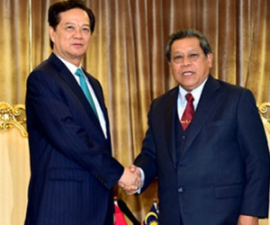 Thủ tướng Nguyễn Tấn Dũng thảo luận về Biển Đông ở Malaysia