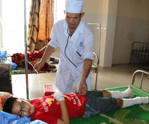 Vụ 75 người bị bỏng do lửa trại: HS được học bù nếu điều trị kéo dài