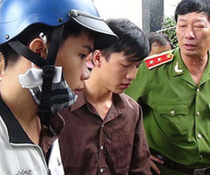 Cận cảnh 2 nghi can vụ thảm sát ở Bình Phước dựng hiện trường