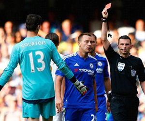 Chelsea khiếu nại chiếc thẻ đỏ của Courtois
